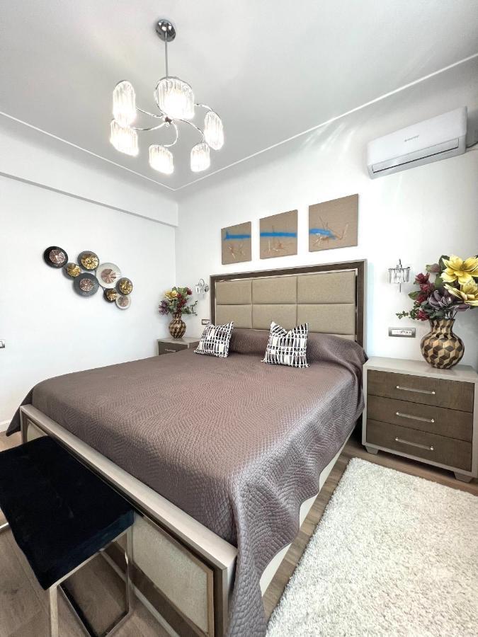 Sky View - Luxury Apartament - Sanador Victoriei Bucharest Exterior photo
