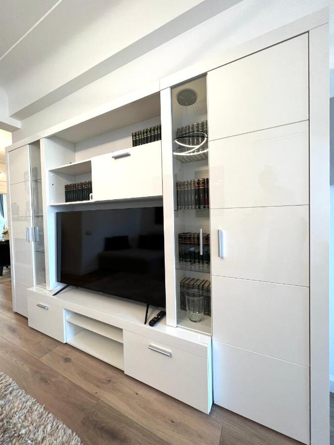 Sky View - Luxury Apartament - Sanador Victoriei Bucharest Exterior photo